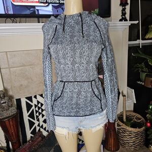 NWT. Soho Sport hooded pullover athletic Top. Size Small